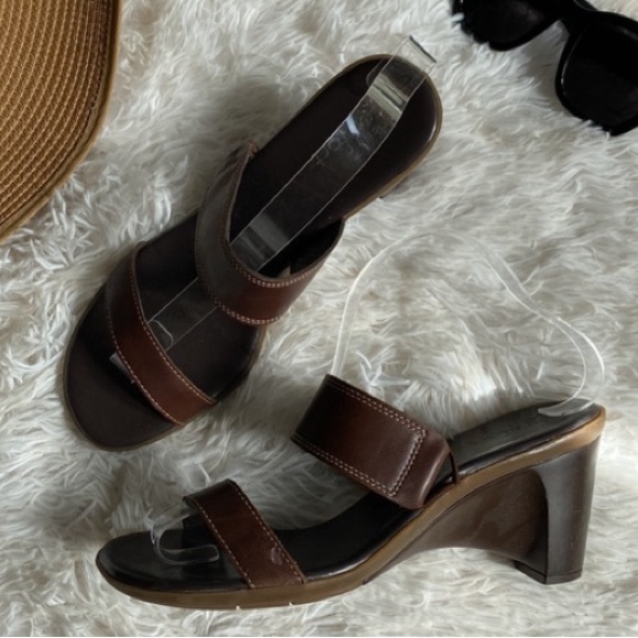 Womens Brown strap wedge sandals, size 9M - Picture 3 of 9
